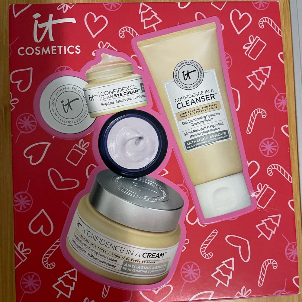 IT Cosmetics Love Your Skin with Confidence Anti-Aging Skincare Gift Set